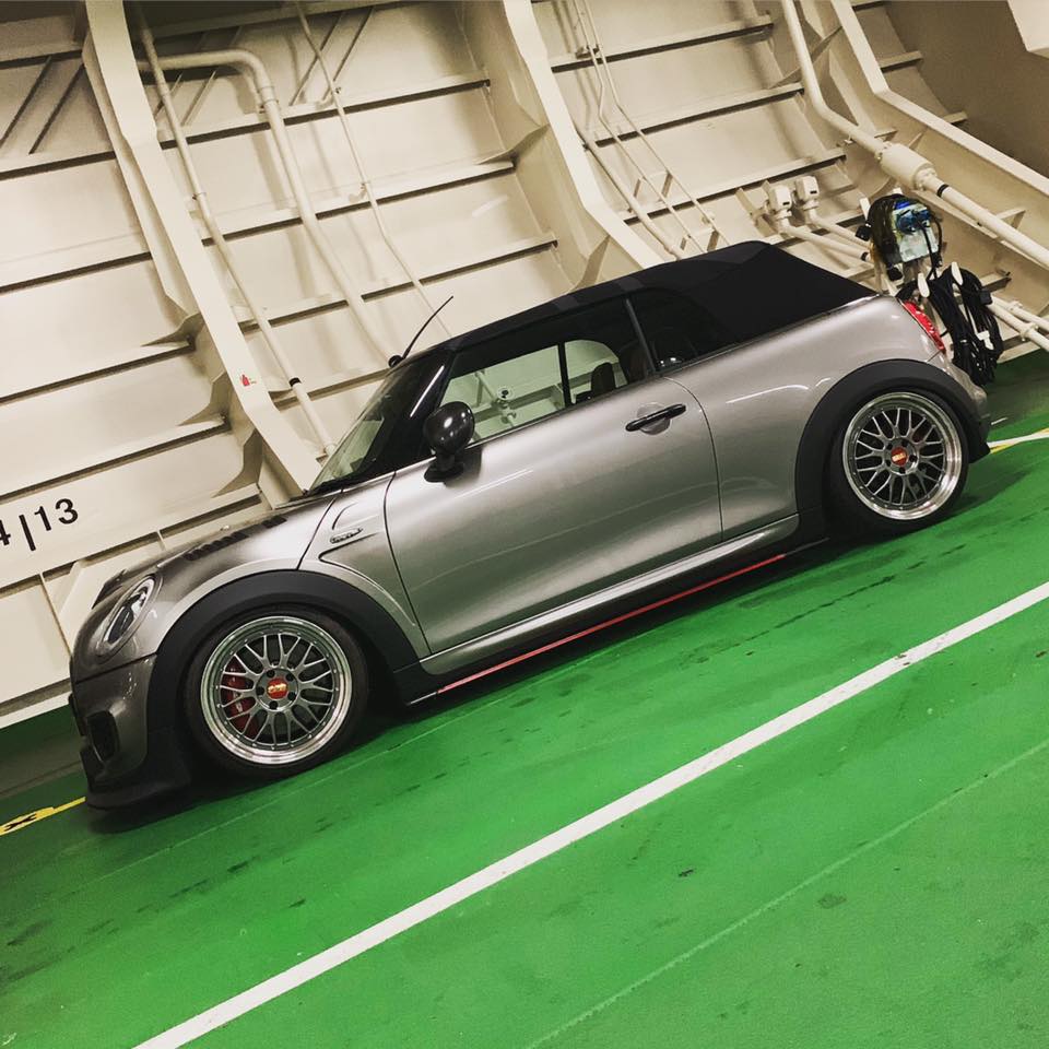 DUELL AGリアルカーボン キックパネル 左右セットMINI F56/F57 Duell AG F56-F57 Krone Edition V1.1 Side Panels Set - FRP/ Partial